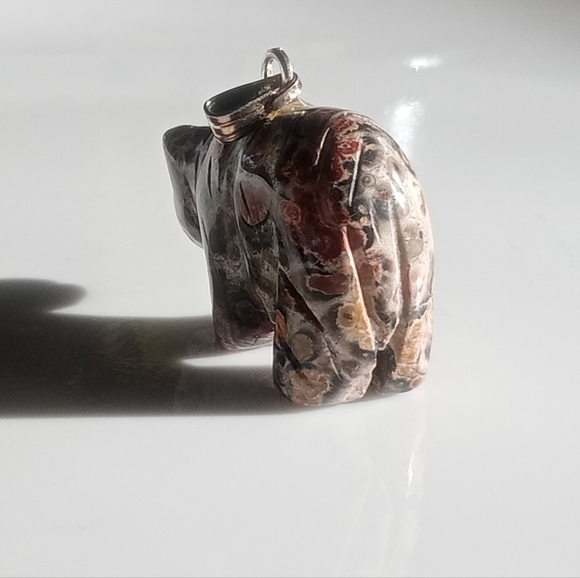 Leopard Jasper carved Bear with silver plated bale - Picture 9 of 9